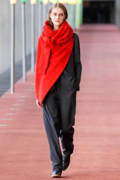 Look 16